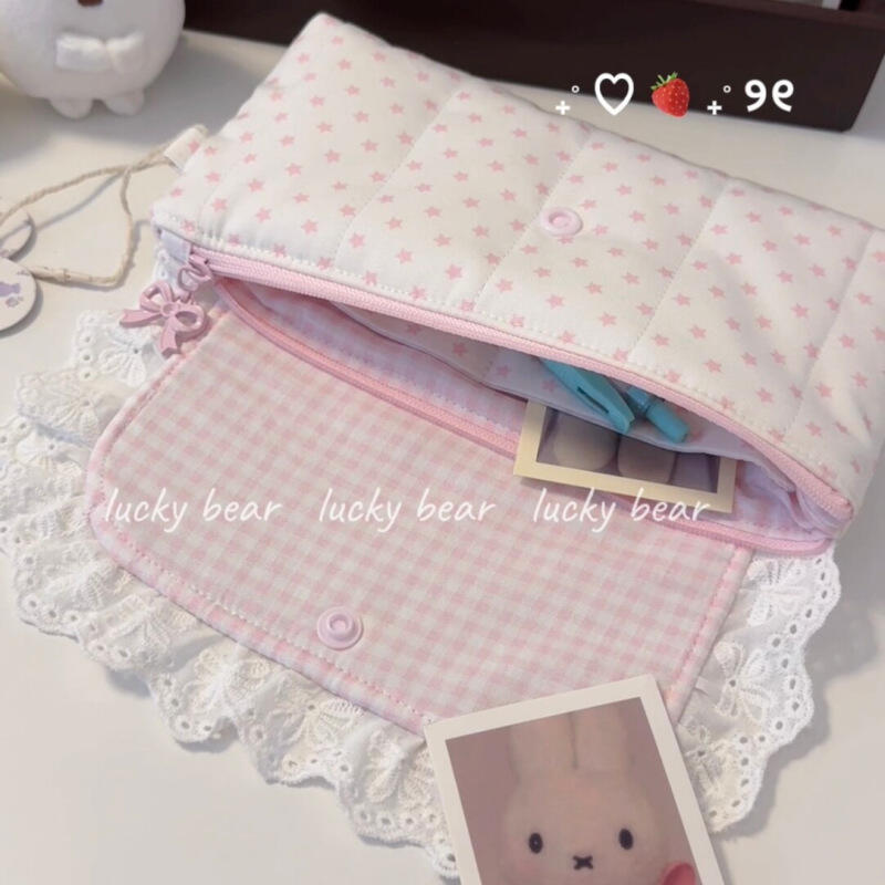 Astuccio a forma di coniglio M - Strawberry Huller recensione e prezzo